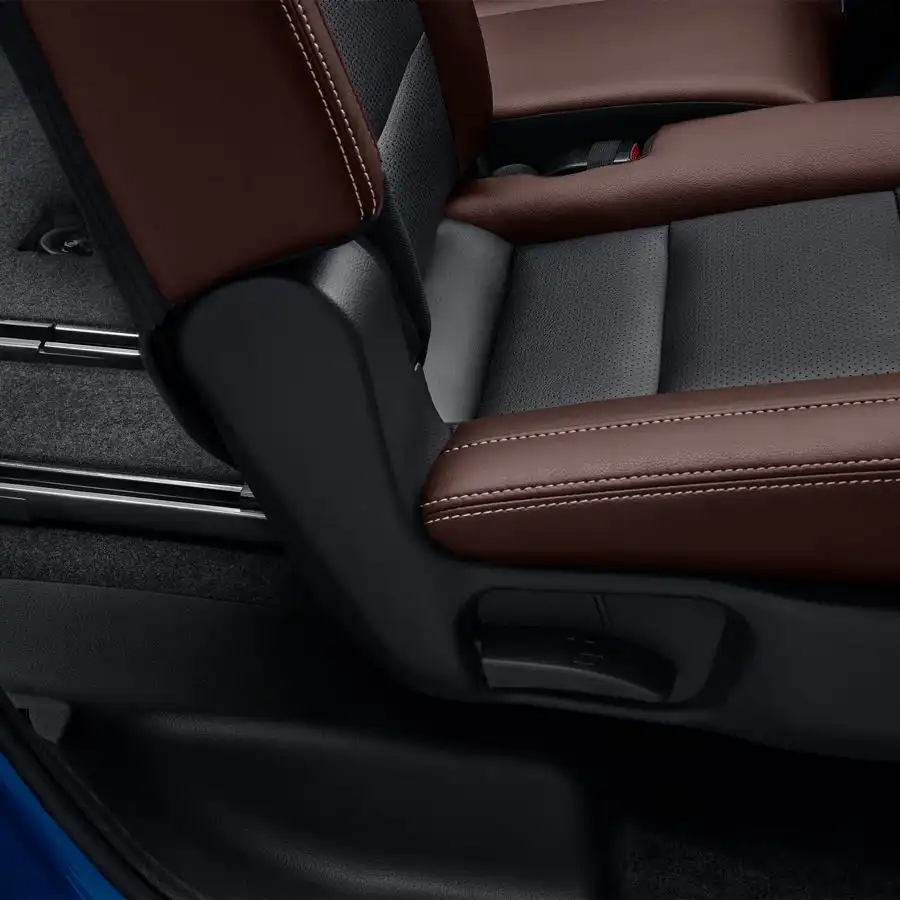 El DFSK 560 SUV 3 filas de asientos, incluye asientos regulables y deslizar la segunda fila hacia atrás o adelante